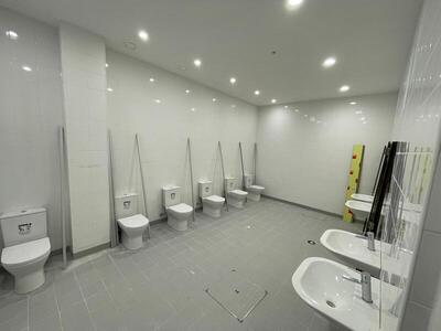 instalação de WC coletivo com sanitas e lavatórios